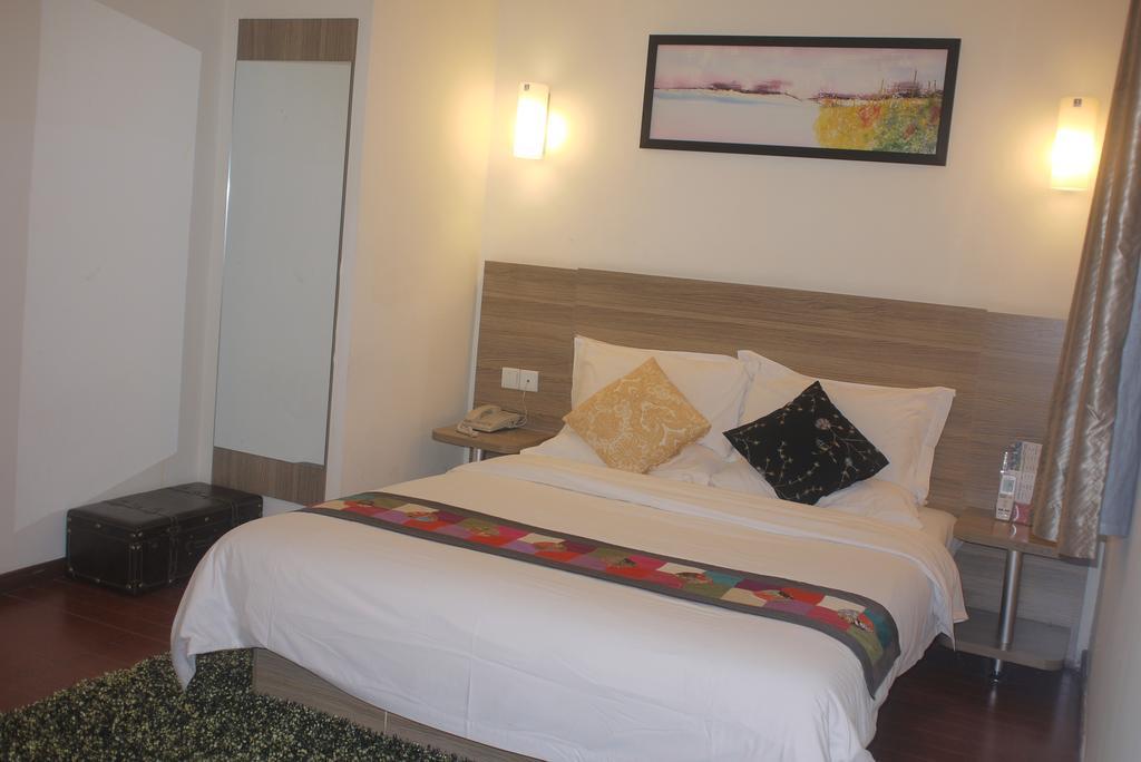 Revive House Hotel Guangzhou Shang Xia Jiu Room photo