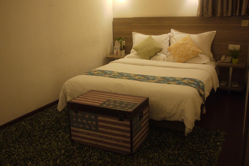 Revive House Hotel Guangzhou Shang Xia Jiu Room photo