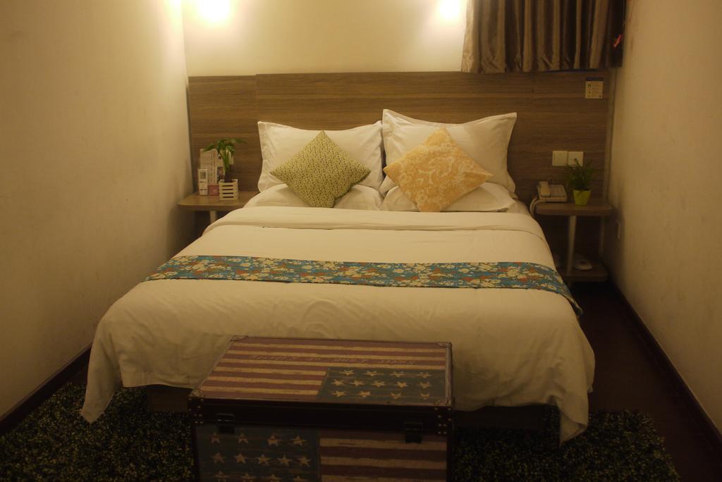 Revive House Hotel Guangzhou Shang Xia Jiu Room photo